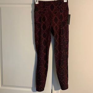 New Tahari active pocket workout leggings S